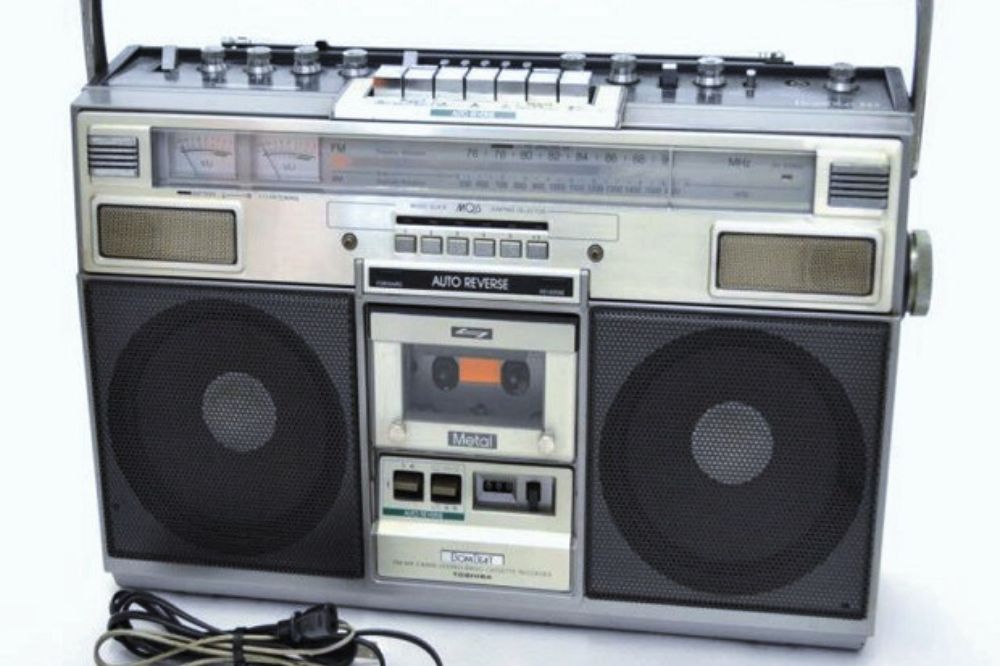 昭和レトロ 東芝 TOSHIBA ラジカセ BOMBEAT RT-8900S 東芝 RT-8900S – まとまりの良い70年代ラジカセ | 【昭和レトロ